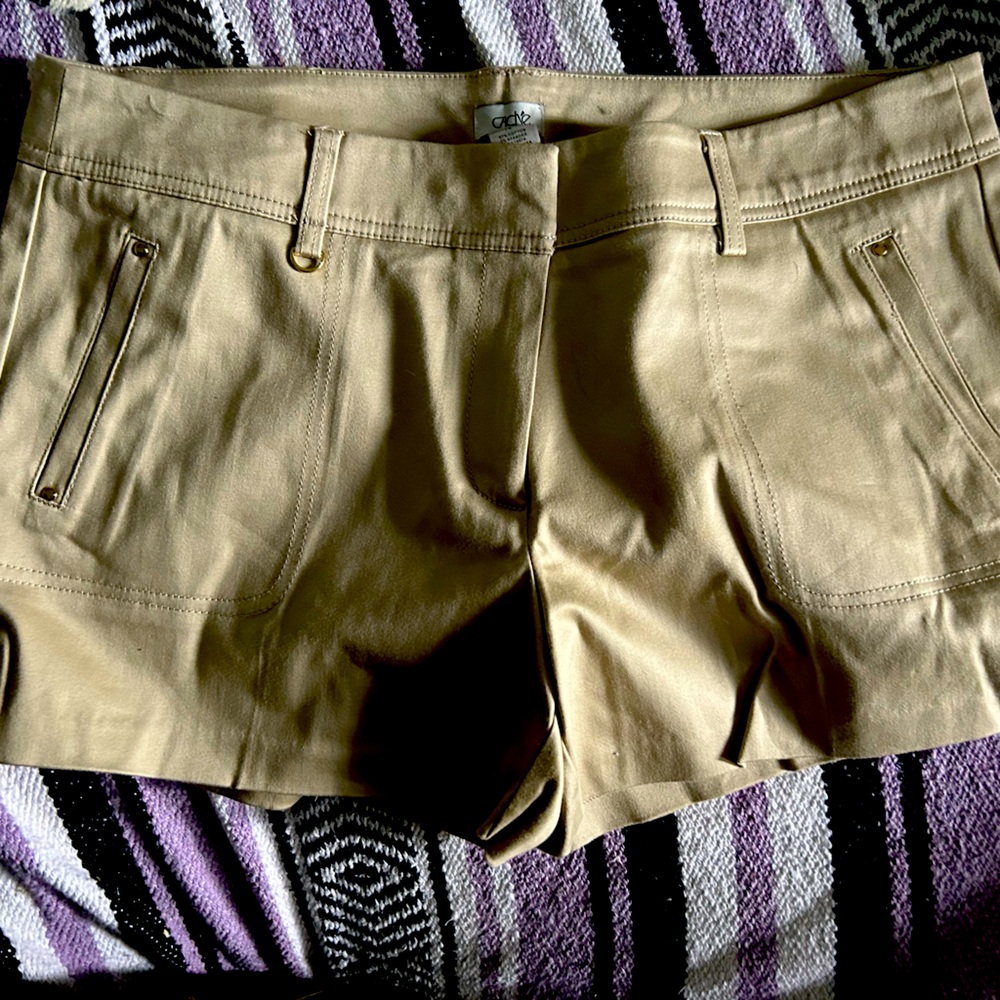Cache Light Tan / Khaki Shorts Size 14 NWT